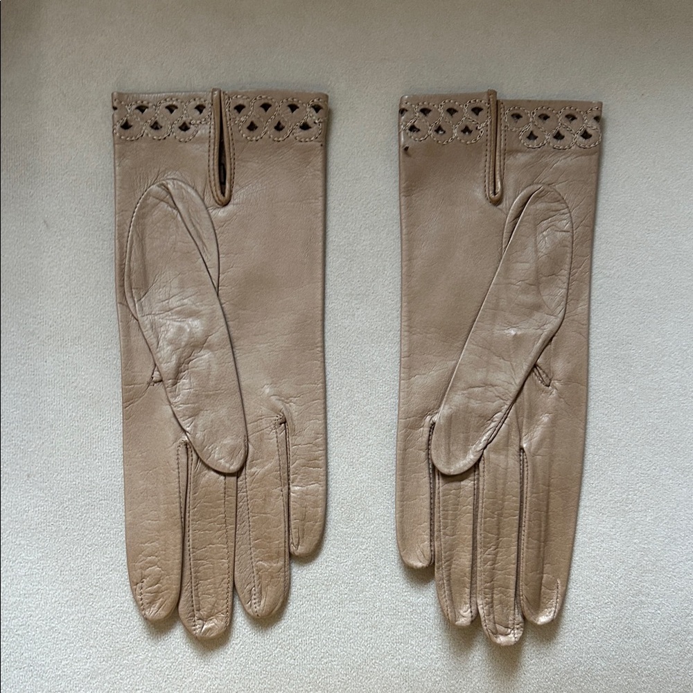Chic Beige Leather Gloves with Cutout Design